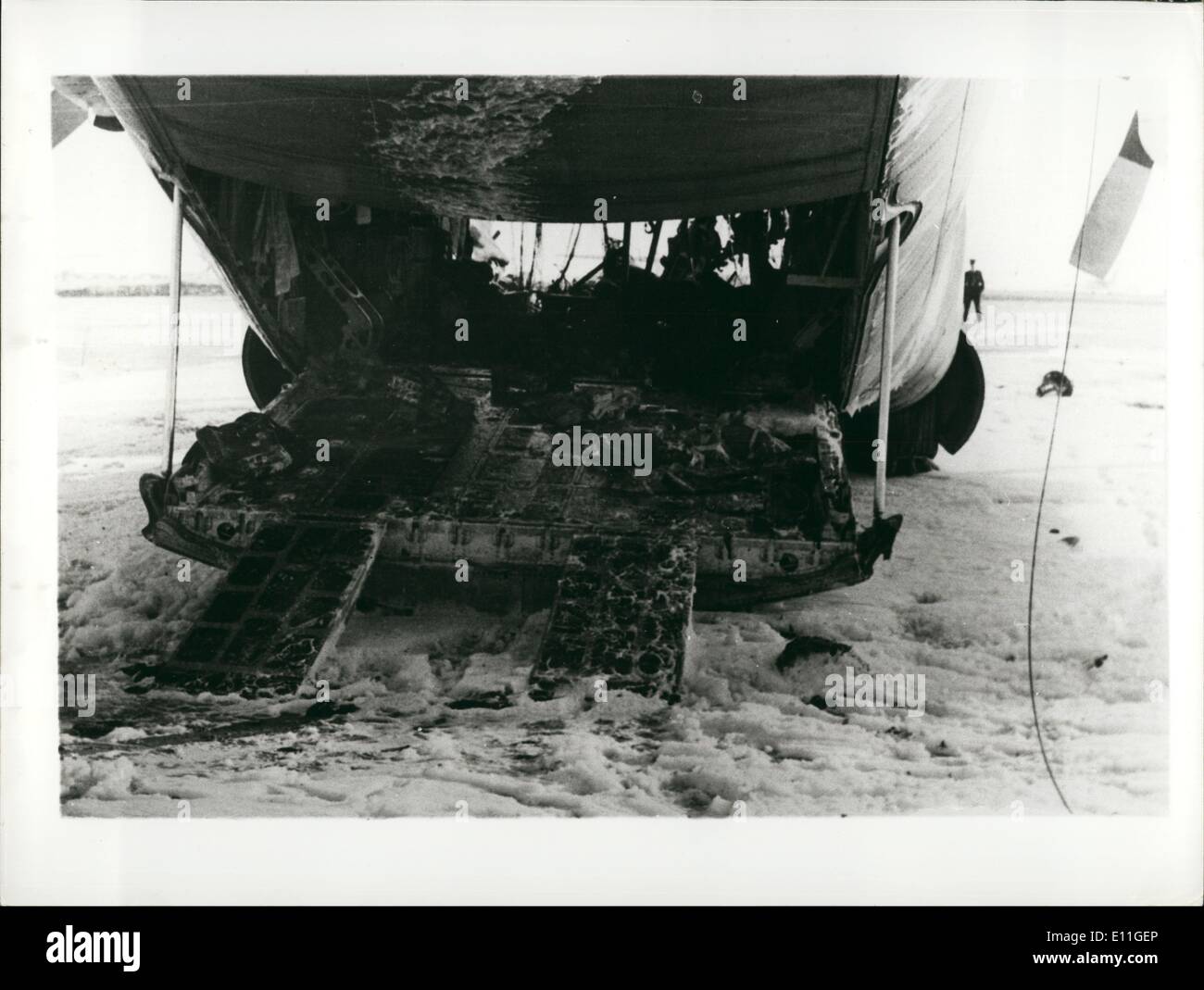 2. Februar 1978 - Zypern Larnaca Airport: Die große Transportperson brachte die ägyptische Commandos - ausgebrannt auf der Piste. Stockfoto