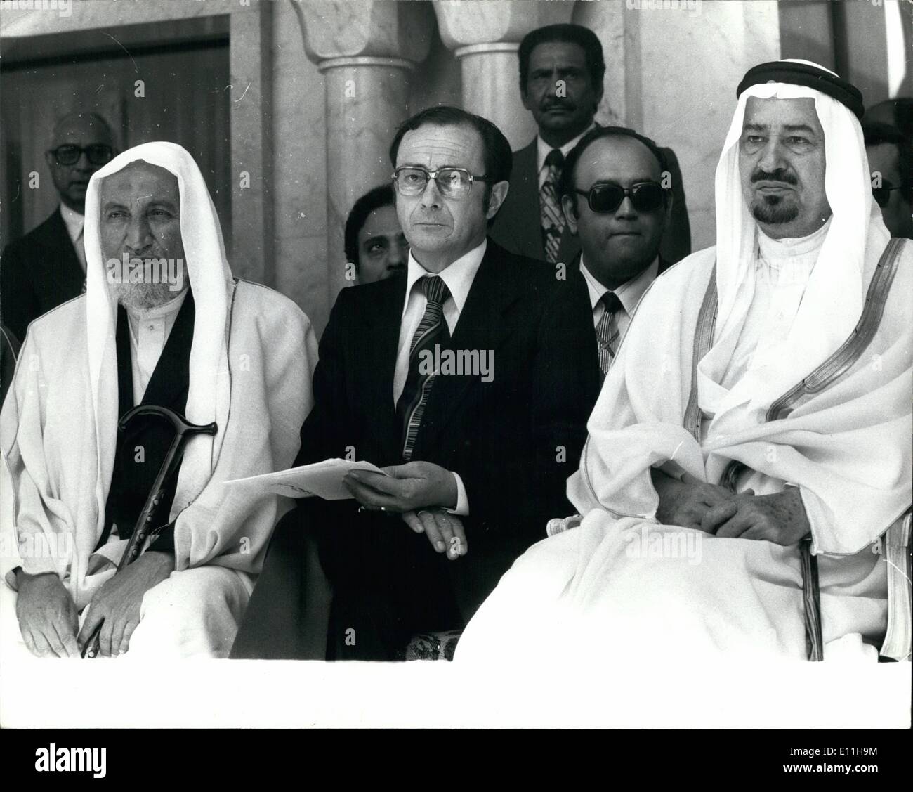 6. Juni 1978 - King Khaled von Saudi Arabien hat Gespräche mit führenden Schweizer Unternehmen in Genf.: aus L, r.: Scheich El Harkane, Sekretär der muslimischen Welt Liga, Pierre Aubert des Schweizer Bundesrates und King Khaled. Stockfoto