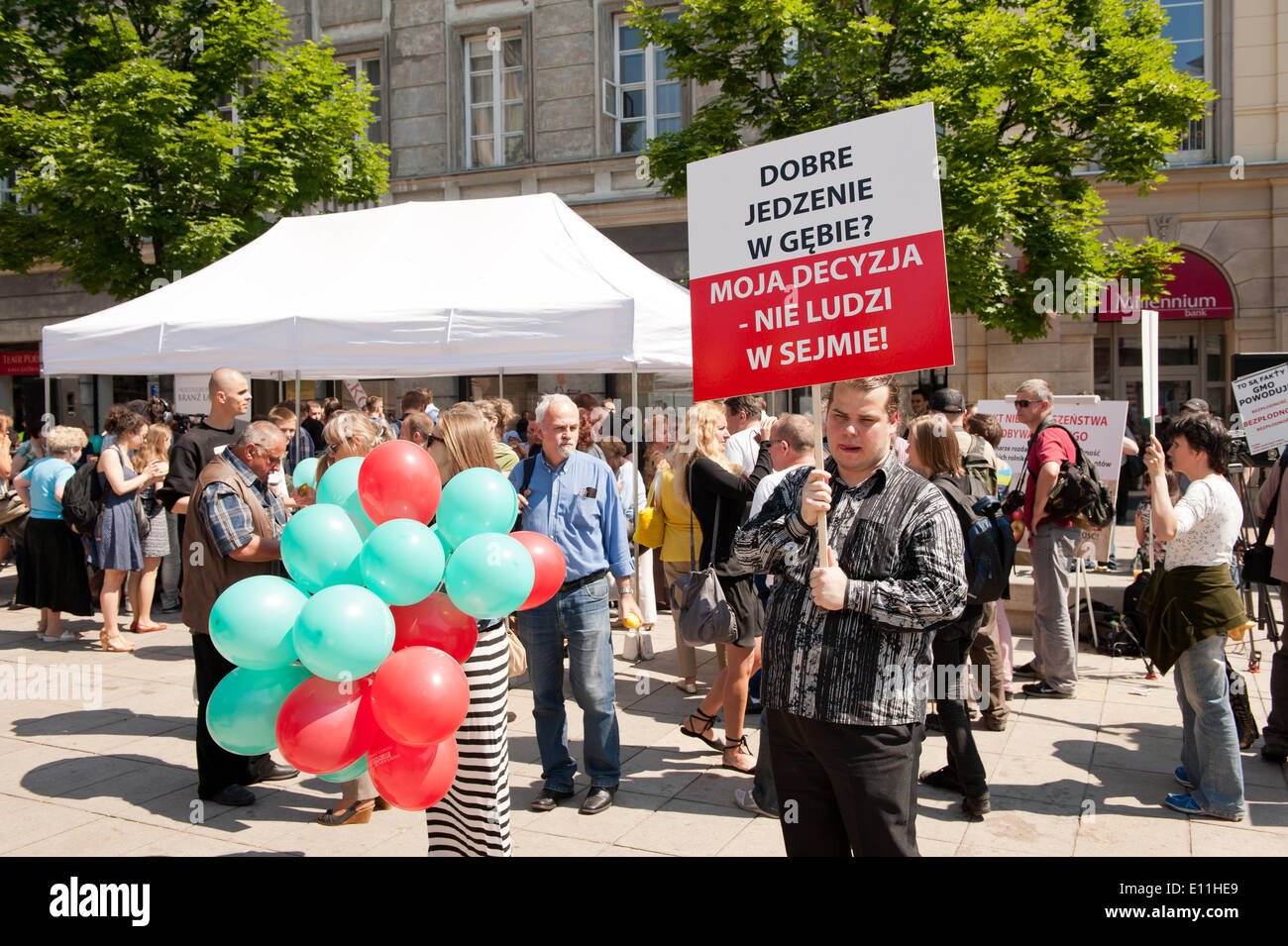 Warschau, Polen, 21. Mai 2014, Manifestation in der Verteidigung von gesunden Lebensmitteln in Nowy Swiat Street. Hausgemachte Produkte Demonstration gegen neues Gesetz in Polen. Bildnachweis: Arletta Cwalina/Alamy Live-Nachrichten Stockfoto