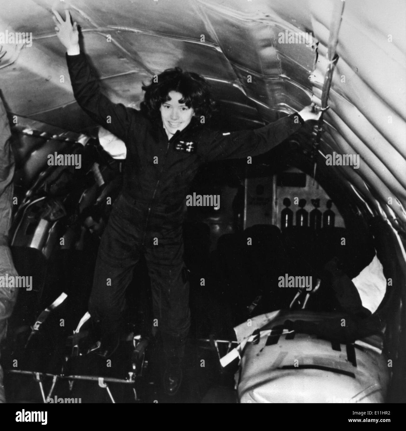 12. Juni 1978; Ellington, CA, USA; Unter den amerikanischen Astronauten Kandidaten ist ANNA L. FISHER, im Bild mit der Hand halten während der Ausbildung an Bord des Flugzeugs KC-135 (Schwerelosigkeit)... (Bild Kredit: KEYSTONE Bilder USA/ZUMAPRESS.com) Stockfoto