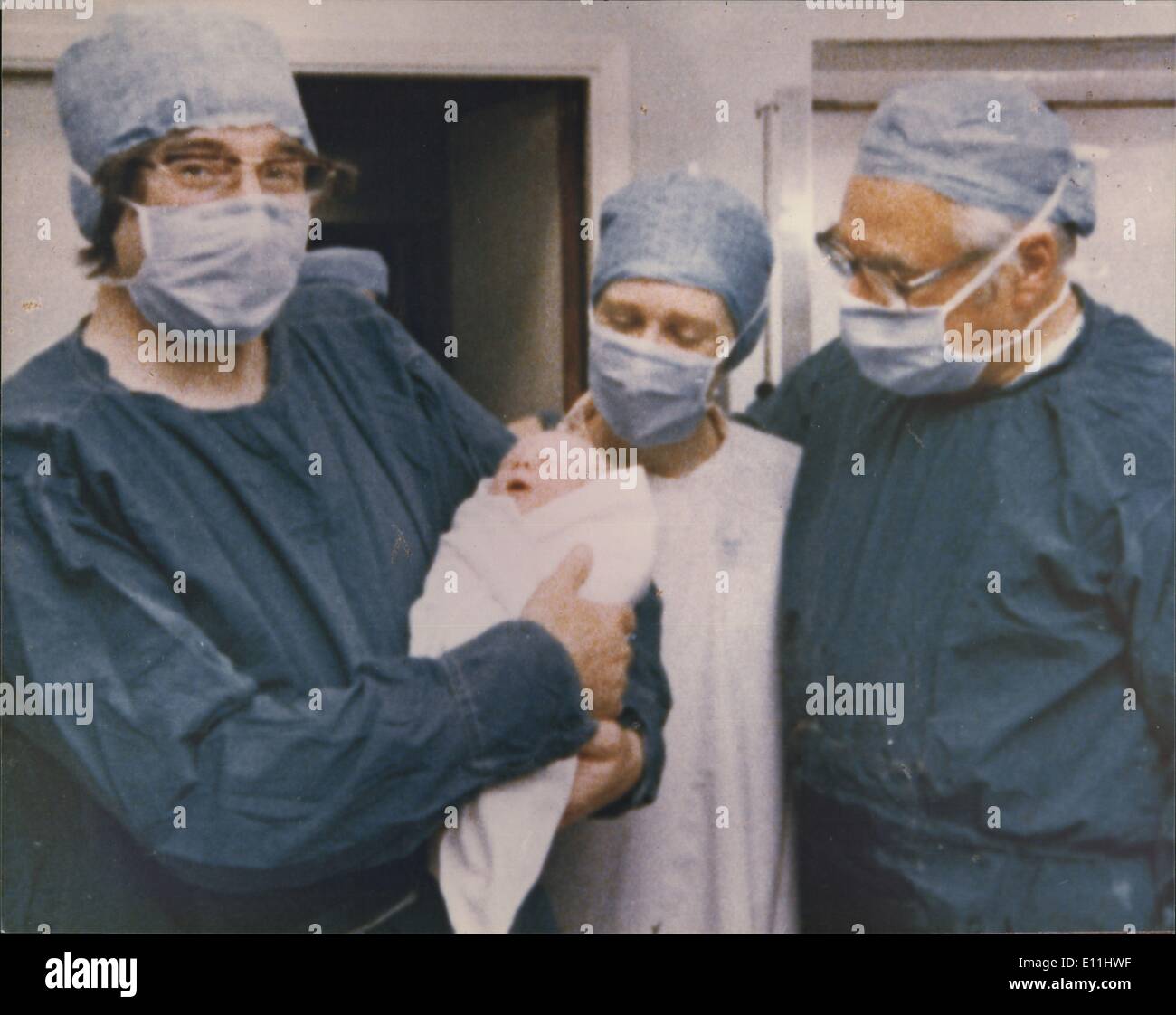 7. Juli 1978 - test Dr. Robert Edwards hielt der erstes Tube …