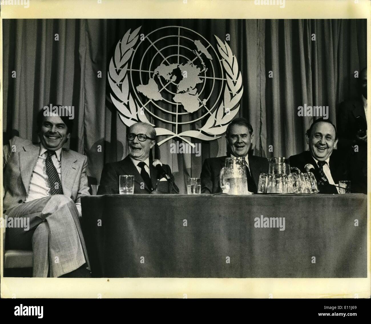 7. Juli 1978 - Briefing über die UN-Namibia-Entschließung nach der Abstimmung im UN-Sicherheitsrat, 27. Juli 1978 Foto zeigt. von L, R: David A.L. Owen-Louis de Guiringaud-Cyrus R. Vance Hans Dietrich Genscher die vier westlichen Außenminister, die in der Ratssitzung teilgenommen. Stockfoto