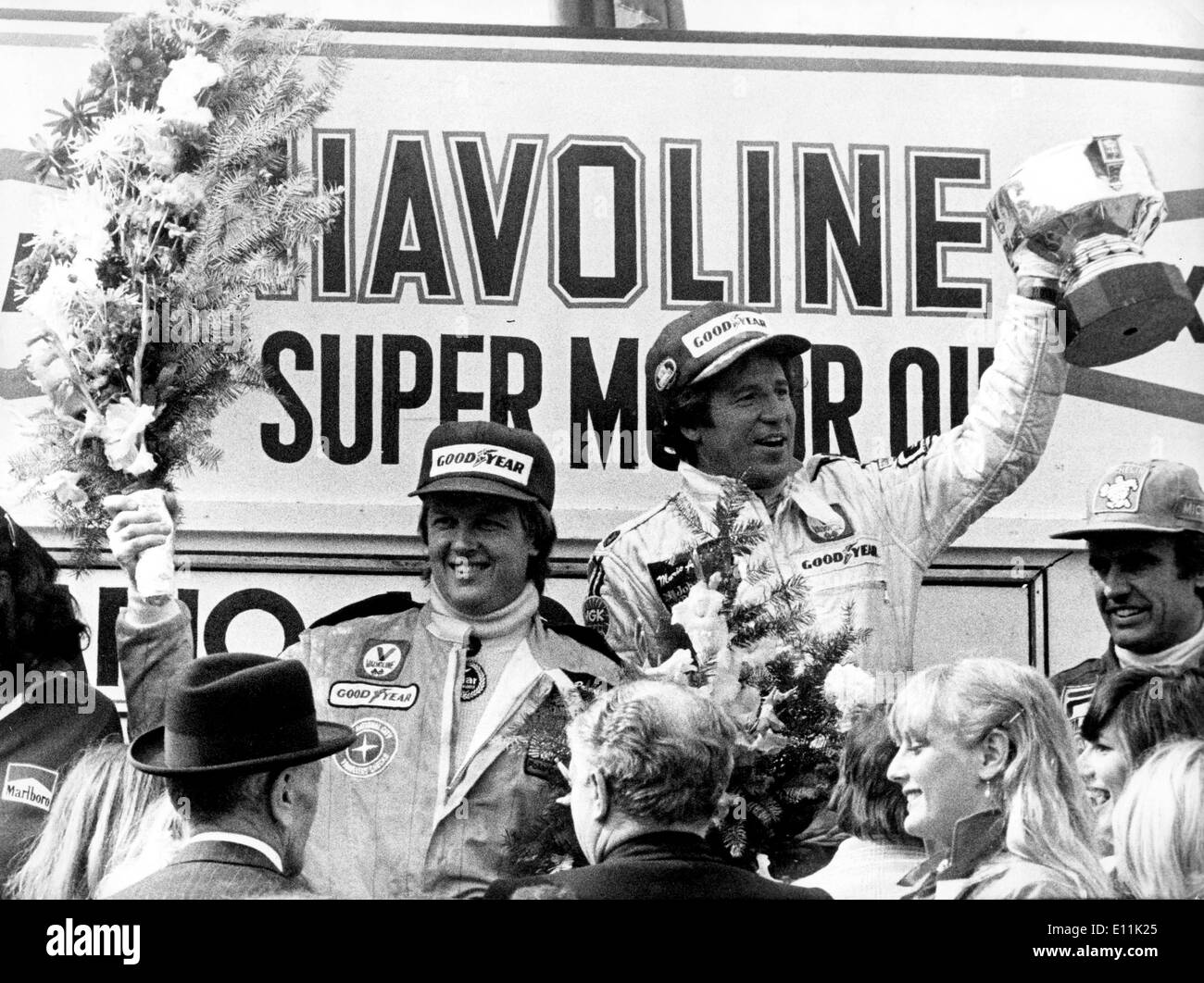 Italienisch-amerikanische Fahrer MARIO ANDRETTI gewinnt Grand Prix-Rennen in Belgien, 2. schwedische RONNIE PETTERSON (L) Stockfoto