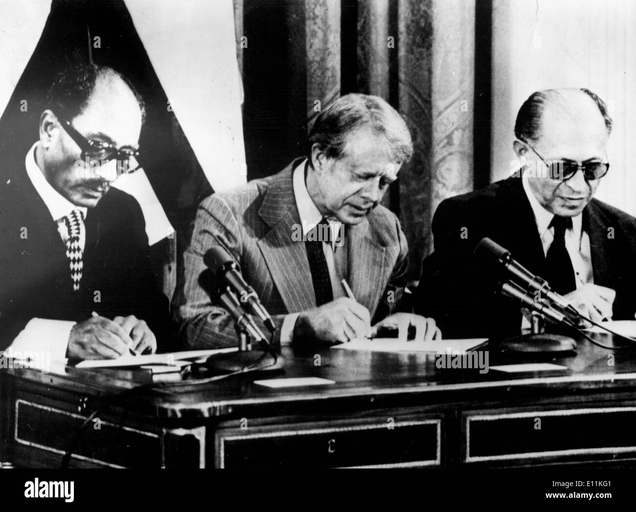 Der ägyptische Präsident ANWAR AS-SADAT, JIMMY CARTER und der israelische Ministerpräsident MENACHEM BEGIN Stockfoto