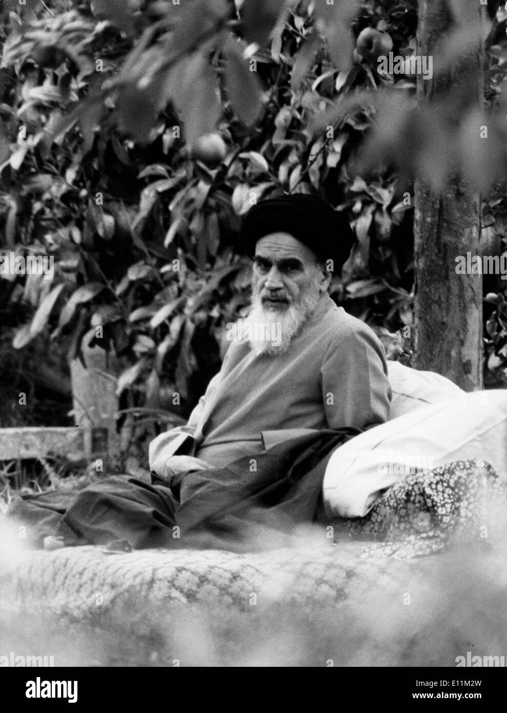 10. Oktober 1978; Paris, Frankreich; AYATOLLAH KHOMEINI (1900 – 1989), gründete die erste moderne islamische Republik, wurde ein Shi'a muslimischen religiösen Führer und der 1979 "Time Magazine", Man of the Year, nach 15 Jahren des Exils abgebildet war. Stockfoto