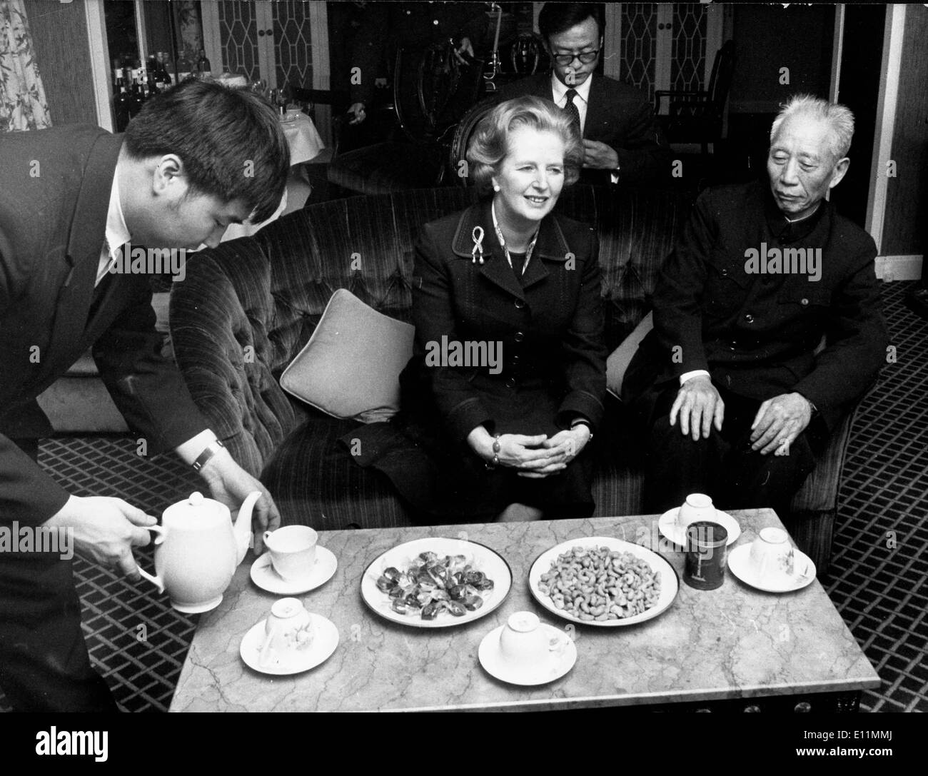 Margaret Thatcher hat Tee mit Chan Wan Stockfoto