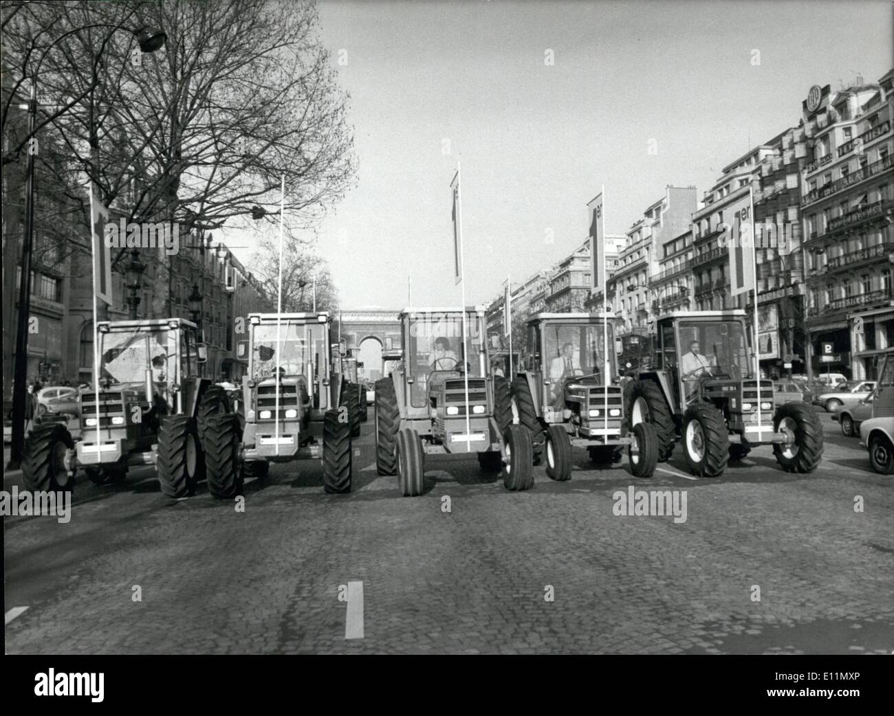 3. März 1979 - ereignete sich dieses ungewöhnliche Ereignis durch eine internationale landwirtschaftliche Maschinenausstellung, die zur Zeit in Paris los war. Israelische Truppen halten Wache in der Nacht Stockfoto