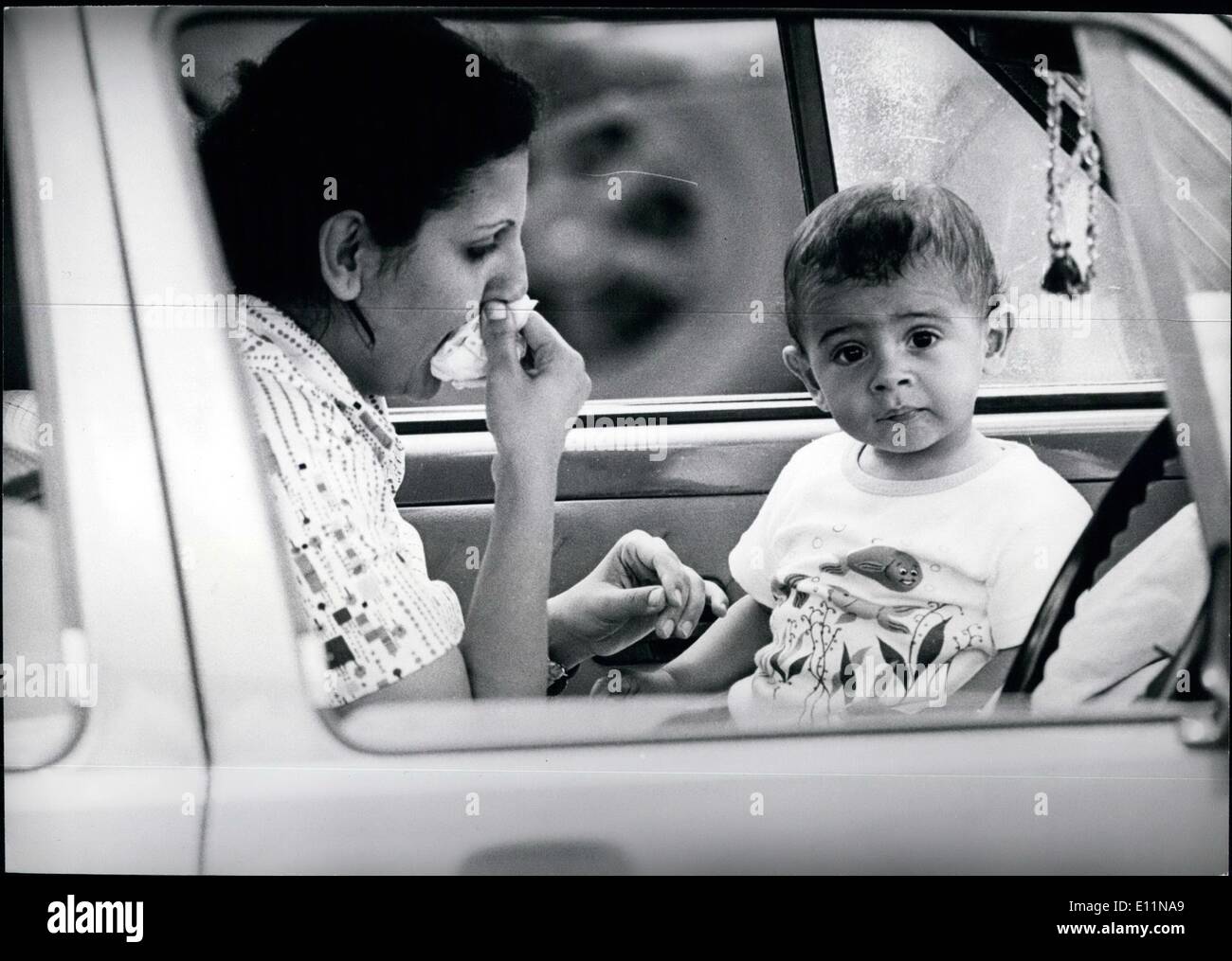 4. April 1979 - Malaba Uganda Kenia border Post: ägyptische Frau und ihrem Sohn als sie nach der Flucht der mutwilligen Kampala nach Kenia überqueren. Stockfoto