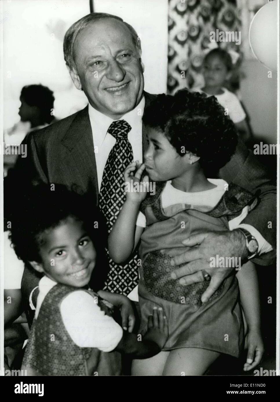 23. Juni 1979 - zum 60. Geburtstag von Hermann Gmeiner am 23. Juni 1979. '' Zu helfen und zu lieben ist die am meisten reif und vollkommensten Ausdruck der menschlichen Vernunft ''. Dieser Satz von der österreichischen sozial-Pädagoge Hermann Gmeiner, der am 23. Juni 1919 in Alberschwende/Österreich geboren wurde; war sein Motto seit dem Jahr 1949 in die erste SOS-pädagogische Stadt Imst/Tyrolia gegründet wurde, hatten die, die davon mal Medizin-Student bis heute eingehalten Stockfoto