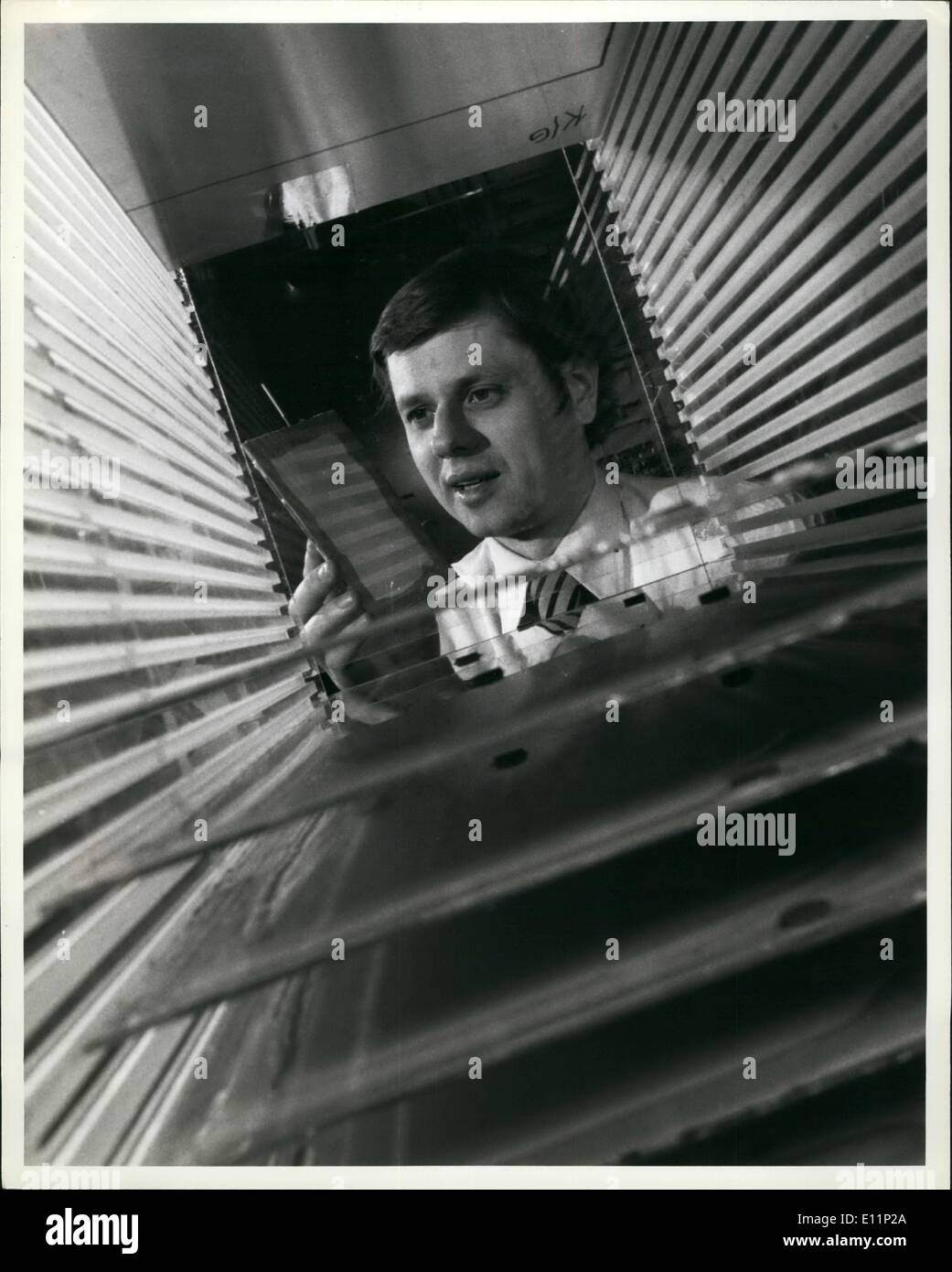 5. Mai 1979 - Müll in Gas. Eine experimentelle Gasgerät Reinigung entwickelt wurde, um das General Electric Research and Development Center in Schenectady, New York, um die Machbarkeit der Reinigung von Methan aus Deponien und Kläranlagen landesweit zu testen und Hinzufügen der Nation; s Erdgas Rohrleitungen. Jeden Tag produziert der natürliche Zerfall von organischen Stoffen in anaeroben Kläranlagen, Deponien und sogar Kuh dung Fermentern Millionen von standard kubische Füße von Methan, das in Haushalten und Industrie verbrannt werden könnte, wenn die Verunreinigungen entfernt werden konnte Stockfoto