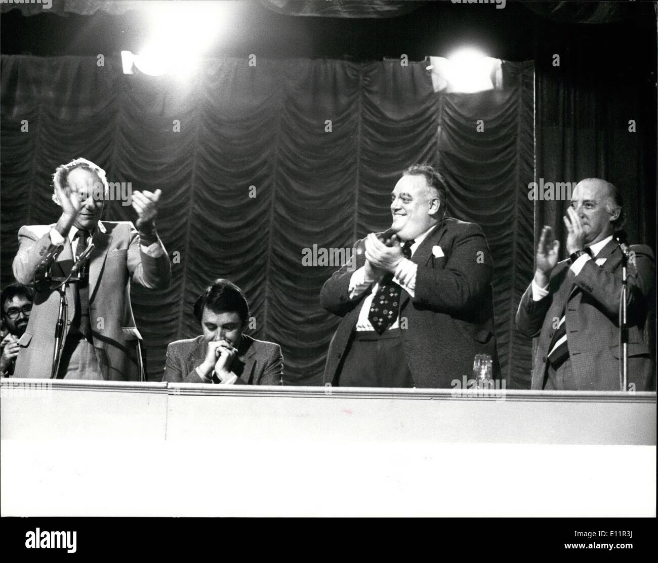 Sept. 09, 1979 - liberale Partei Konferenz in Margate. Foto zeigt David Steel Führer der Liberalen Partei bei den Parlamentswahlen eine Standing Ovation für seine Führung erhält. L-R. Cllr. Dennis Payne, Parlamentskandidatin für Thanet West, Herr Stahl, Cyril Smith und Russell Johnson. M.P. Stockfoto