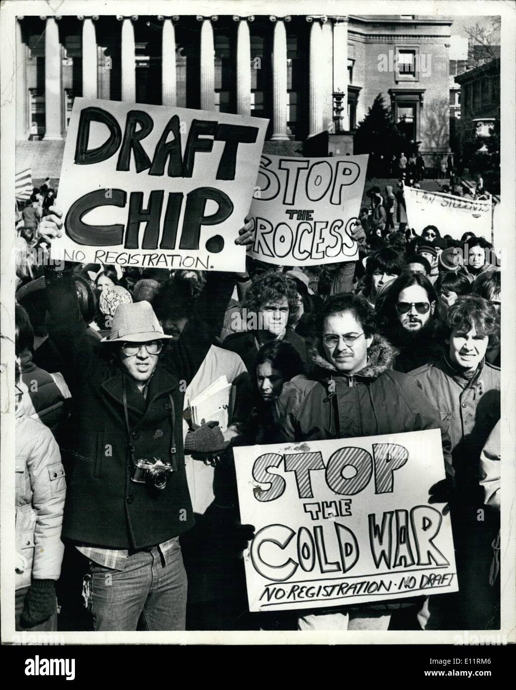 1. Januar 1980 - hat Columbia University, New York, N.Y. Anti-Entwurf Demonstranten ihre Ursache zum Campus heute in eine Nachstellung der 1960er Jahre. Der Protest war eine Reaktion auf Äußerungen von Präsident Carter Entwurf Registrierung zurück zu bringen. Stockfoto