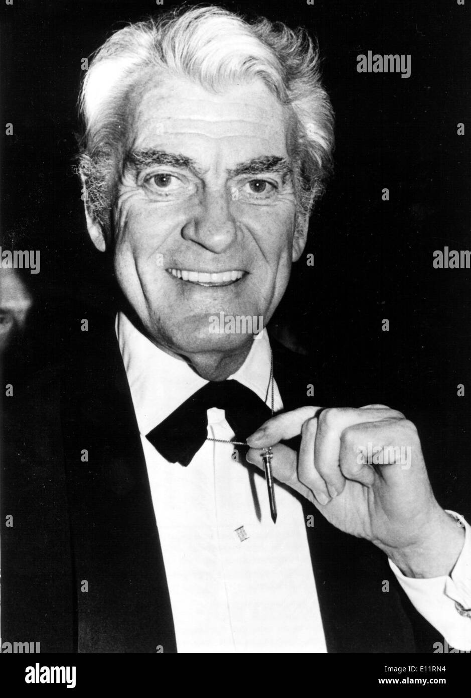 Schauspieler Jean Marais in einen Smoking gekleidet Stockfoto