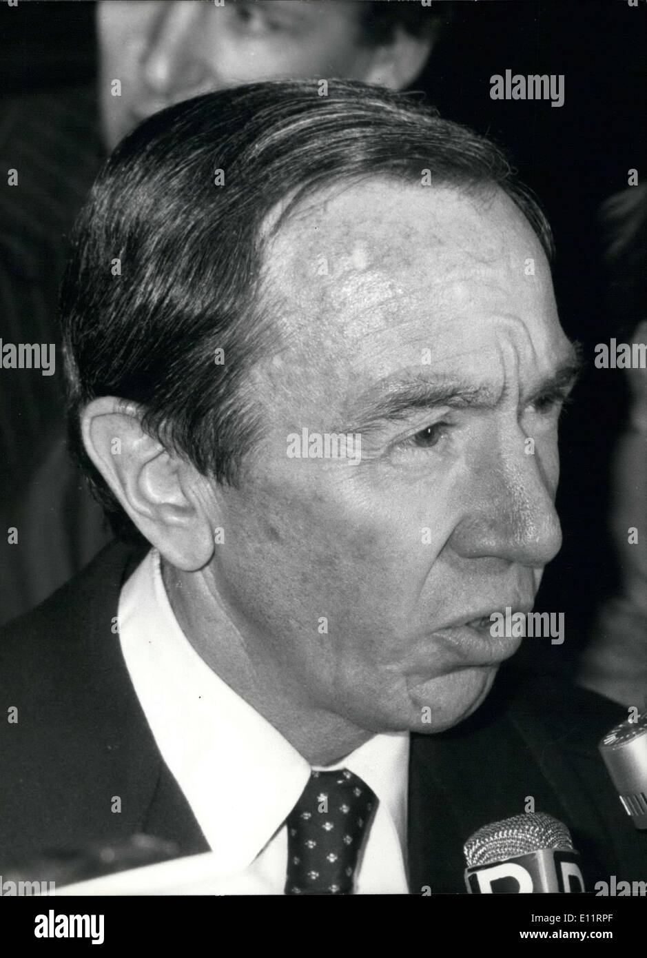 17. Januar 1980 - schickt Präsident Carter Warren Christopher nach Paris um Sanktionen zu diskutieren, die in die Sowjetunion nach dem Überfall auf Afghanistan angewendet werden können. Christopher ist am Quai d ' Orsay von Frankreichs Minister für auswärtige Angelegenheiten, Jean Francois-Poncet eingegangen. Stockfoto