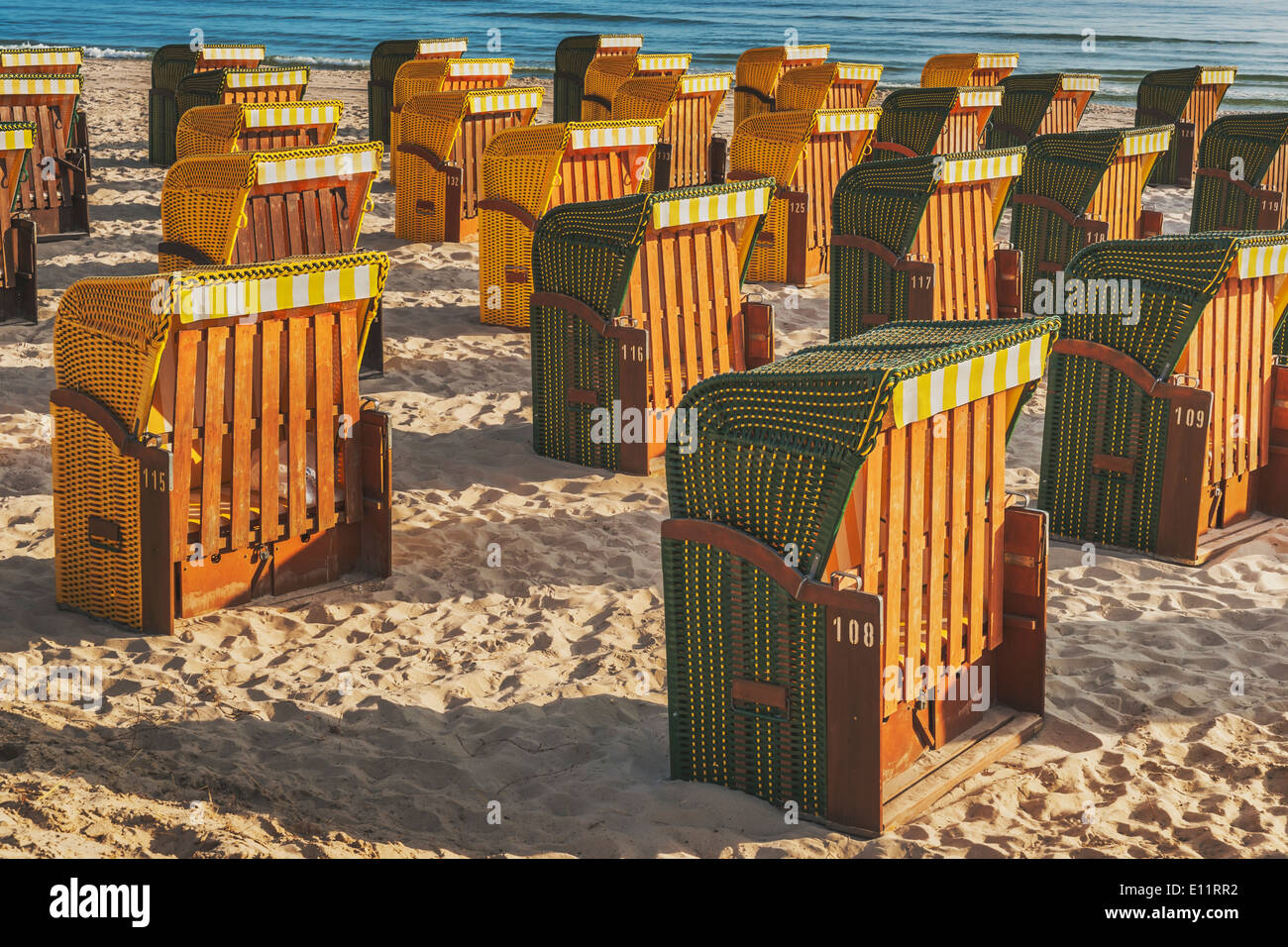 Liegestühle am Strand Ostsee, Ostsee resort Binz, Insel Rügen, Mecklenburg-Western Pomerania, Deutschland, Europa Stockfoto