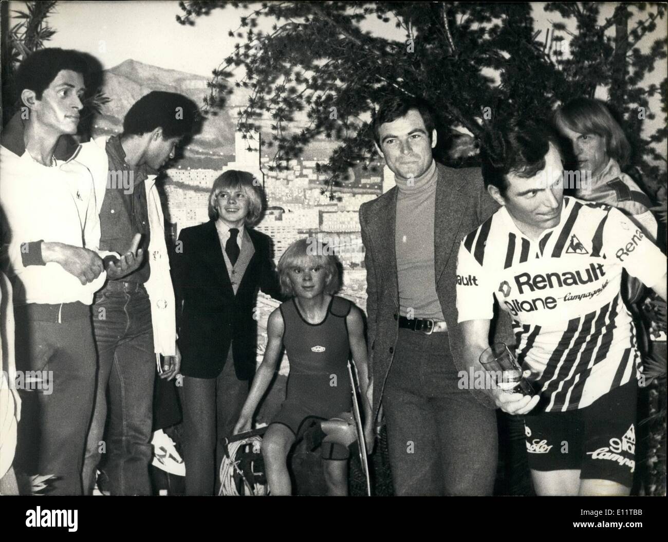 3. März 1980 - The Gallery of Champions im Grevin Museum in Paris hat drei neue Prominente: Tennisspieler Yanich Noah (links), Wasser-Ski-champion Patrice Martin (Mitte) und der Radrennfahrer Bernard Hinault (rechts). Die echten Menschen sind neben ihrer Wachs-Repliken abgebildet. Stockfoto