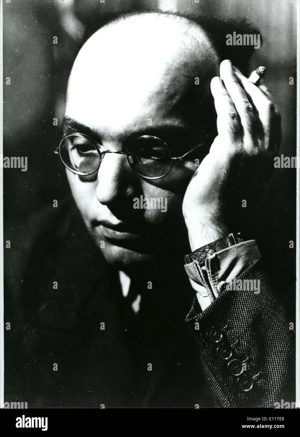 3. März 1980 - Geschenk zum 80. Geburtstag von Kurt Weill; Er wurde am 2. März 1900 in Dessau geboren; Der Komponist und Mitarbeiterin von Bertolt Brecht, Kurt Weill (Kurt Weill, Bild). Schon Schüler von F. Busoni, emigrierte Weill nach Paris im Jahr 1933, dann nach New York im Jahre 1935. In seinen Anfängen produzierte er Instrumental-und Vokalmusik. Zusammen mit Bertolt Brecht nahm er Teil an der Entwicklung der Stil des epischen Theaters. Seine Einstellung zur Musik einige Werke von Brecht verwendete er Elemente des jazz Stockfoto