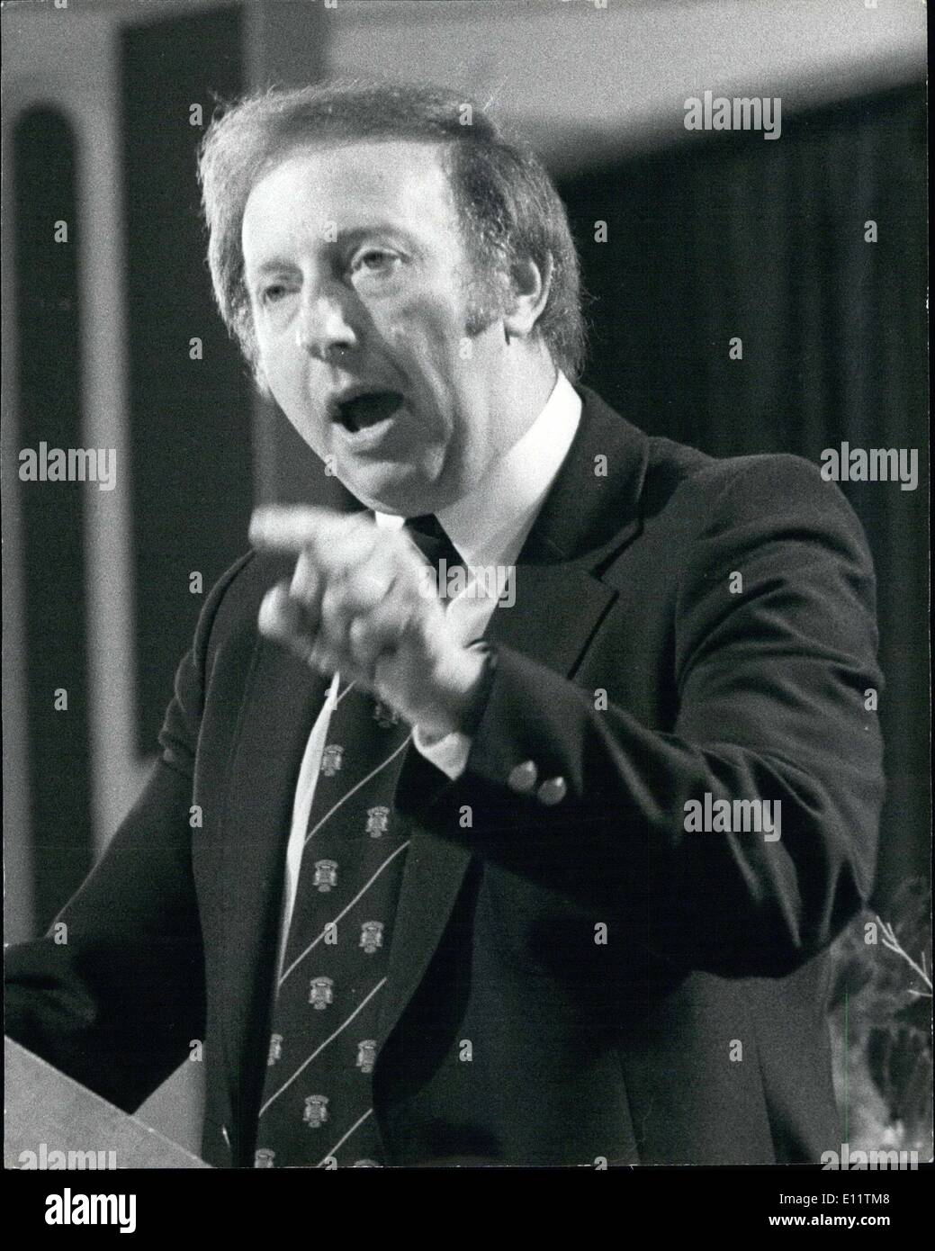 Juli 1980 - Num Conference in Eastbourne: Foto zeigt Arthur Scargill, linker Präsident der Region Yorkshire, als er die Konferenz mit 170 Stimmen ansprach, als eine der beiden 1981 Nominierungen für den TUC Gomoal Council und als Spitzenkandidat für den nationalen Ratsvorsitz, wenn Gormley zwei Jahre in den Ruhestand geht. Stockfoto