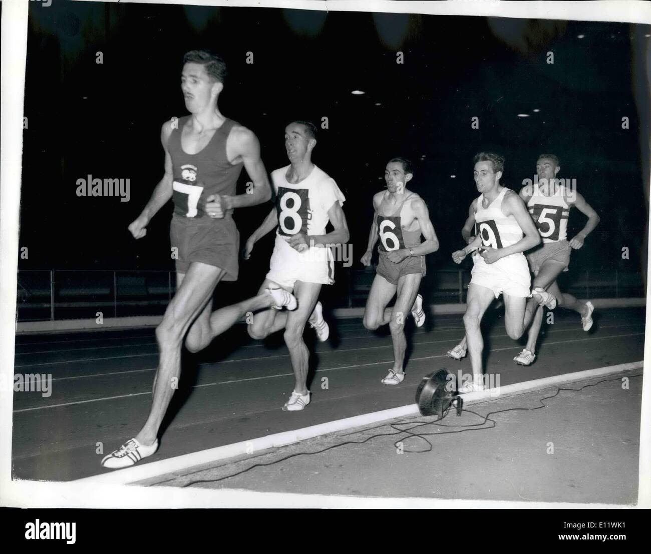 Sept. 09, 1980 - Herb Elliott hat eine Sub Vierminute Meile - wieder einmal. Australiens Herb Elliott gewann die 8ile der Londoner Clubs Leichtathletik auf weiße Stadt letzter Abend in 3m.59.8 Sekunden. Dies war seine 17tj. Unter vier Minuten Meile. Zweiter wurde Michele Bernard von Frankreich. Foto zeigt gehaltenen Art und Weise in der Meile Rennen letzten Abend l-r: Sullivan Pitir Brtnstf Wiggs Elliott (Wiggs wird ausgeblendet) Stockfoto