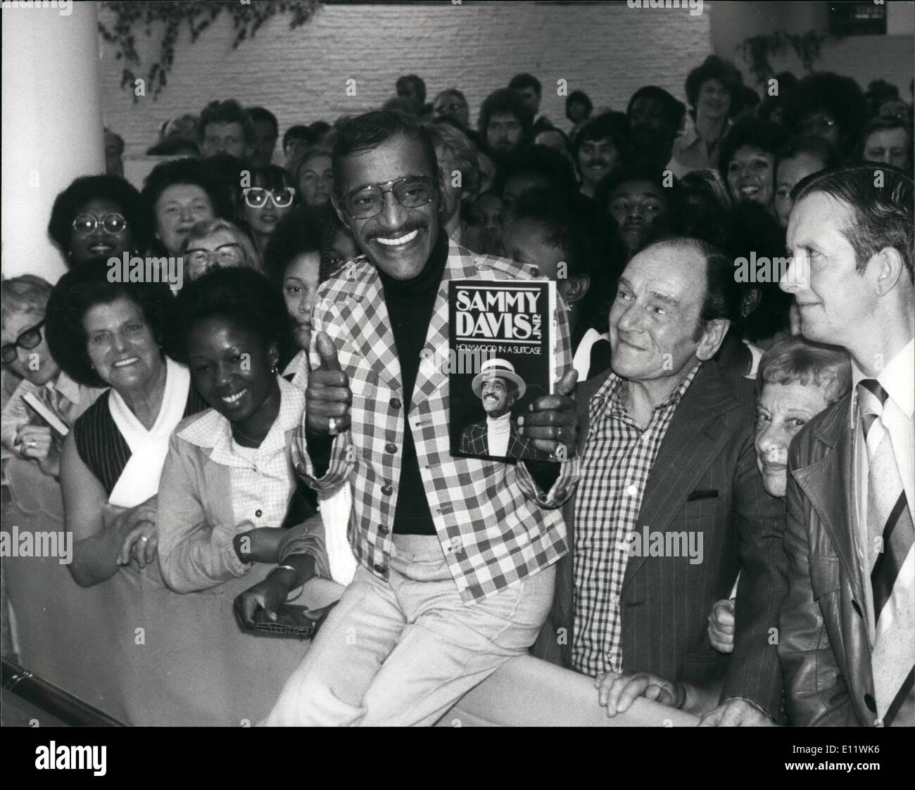 Sept. 09, 1980 - Sammy Davis Zeichen Exemplare seines Buches bei Selfridges.: Sammy Davis Jr. persönlichen Auftritt und signierte Exemplare Stockfoto