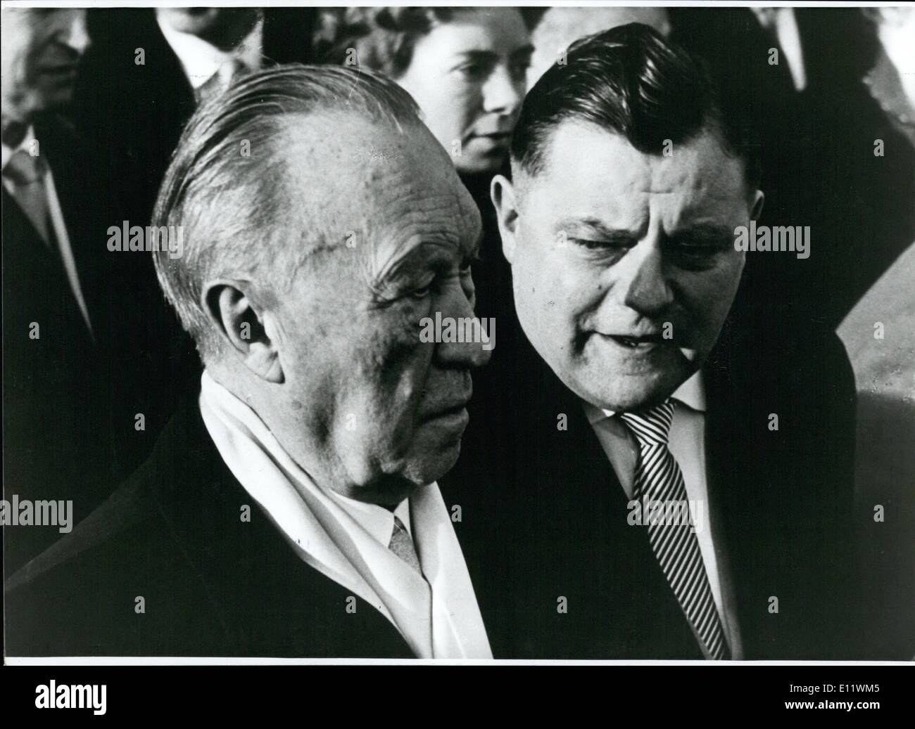 Sept. 09, 1980-65. Geburtstag von Franz Josef Strauß: vor 65 Jahren, am 6. September 1915, wurde Franz Josef Straub in München/Deutschland geboren. Straub wurde 1945 Gründungsmitglied der CSU, seit März 61 ist er Vorsitzender dieser Partei. Er gehört zu den '' Bundestag'' seit ihrer Gründung; Anfangs wurde er stellvertretender Vorsitzender der CDU/CSU '' Bundestags'' - Bruch. Im Oct.53 wurde er Bundesminister für besondere Aufgaben im Okt 55 Bundesminister für Nuclears und in Oct.56 er das Amt des Bundesministers der Verteidigung übernahm Stockfoto