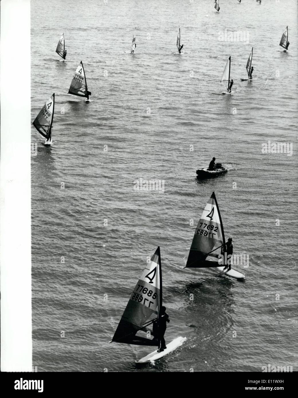 Sept. 09, 1980 - Windsurf-Weltmeisterschaften in Ungarn: 345 Teilnehmer aus 24 Ländern beteiligen sich an den 4 Th Windsurf-Weltmeisterschaft in Tiphany, befindet sich am nördlichen Ufer des Plattensees in Westungarn. Foto zeigt eine Gesamtansicht während der WM auf dem Plattensee. Stockfoto