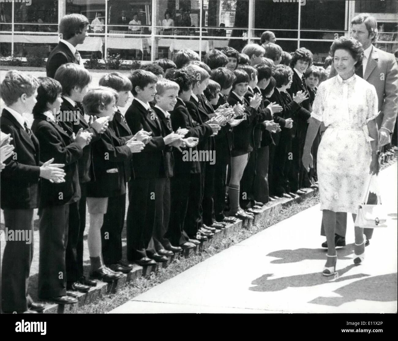 6. Juni 1980 - 6. Juni 1980 Prinzessin Margaret besucht die Haberdashers' Aske Schule in Elstree. Fotoshows: Prinzessin Margaret wird von einer Reihe von jungen Schülerinnen und Schüler bei ihrer Ankunft an der Schule in Elstree heute Morgen begrüßt. Stockfoto