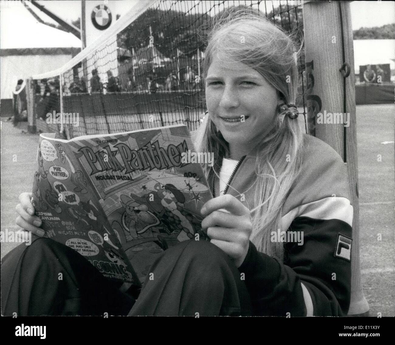 18. Juni 1980 - gewinnt 18. Juni 1980 Amerikas jüngste Tennis Sterne 15 jährige Andrea Jaeger in Eastbourne. Leichte Lektüre für 15 jährige Andrea Jaeger, jüngste Wimbledon Saatgut vor Fellow American Rosmarin Caseleu 6: 0 6: 3 in der zweiten Runde des BMW Damen-Tennis-Turnier in Eastbourne gestern zu schlagen. Das Illinois Schulmädchen rangiert 14 der 16 Frauen Singles Samen. Stockfoto