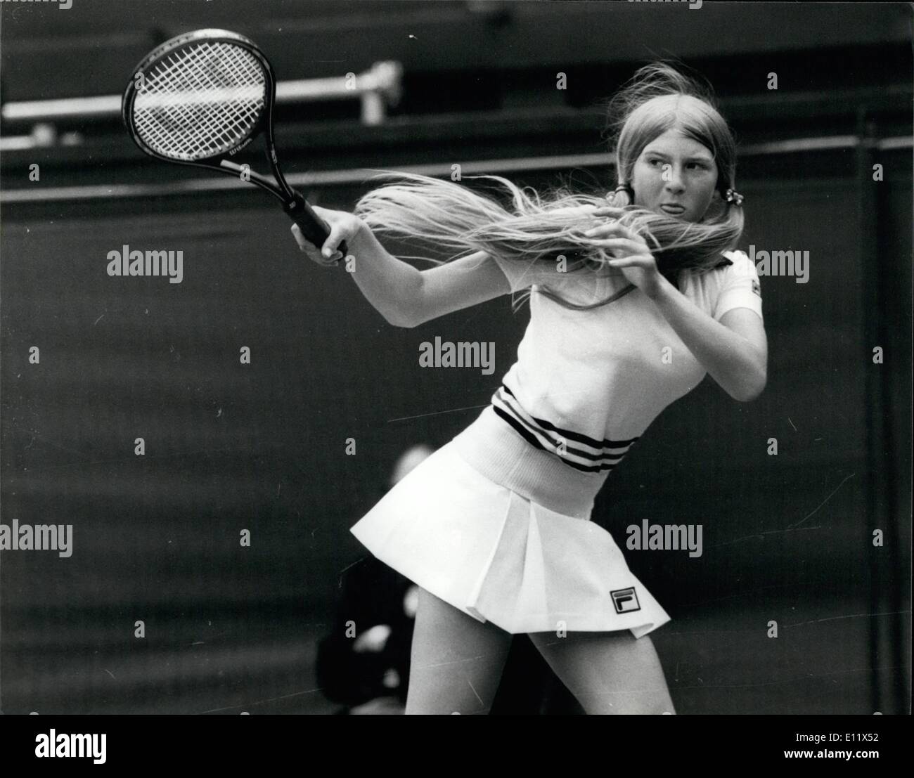 30. Juni 1980 - 30. Juni 1980 Virginia Wade von Andrea Jaeger geschlagen wird. Foto zeigt: 15 Jahre alten amerikanischen Tennis-Star in Aktion gegen Großbritanniens Virginia Wade, Andrea Jaeger in zwei Sätzen. Stockfoto