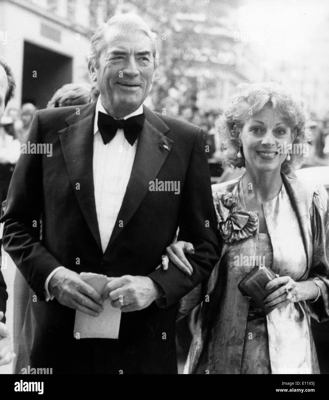 Schauspieler Gregory Peck und Frau kommen bei Filmpremiere Stockfoto