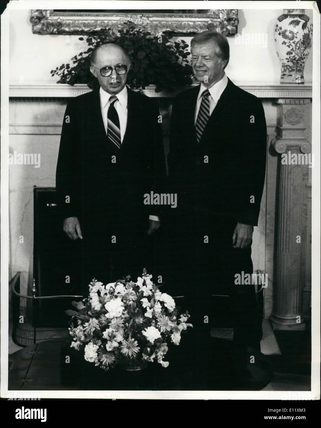 11. November 1980 - Carter und beginnen Meet Again: Washington, D.C. US-Präsident Carter (rechts) und Premierminister Menachim Begin (links) als Theymet im Oval Office des weißen Hauses in was ihre Abschlusstreffen sein könnte, während Carter Präsident ist. Beginnen Sie, auf eine inoffizielle Besuch später lobte Carter, während er im Amt war und sprach vor allem über die Camp David treffen oder Gipfel. Stockfoto