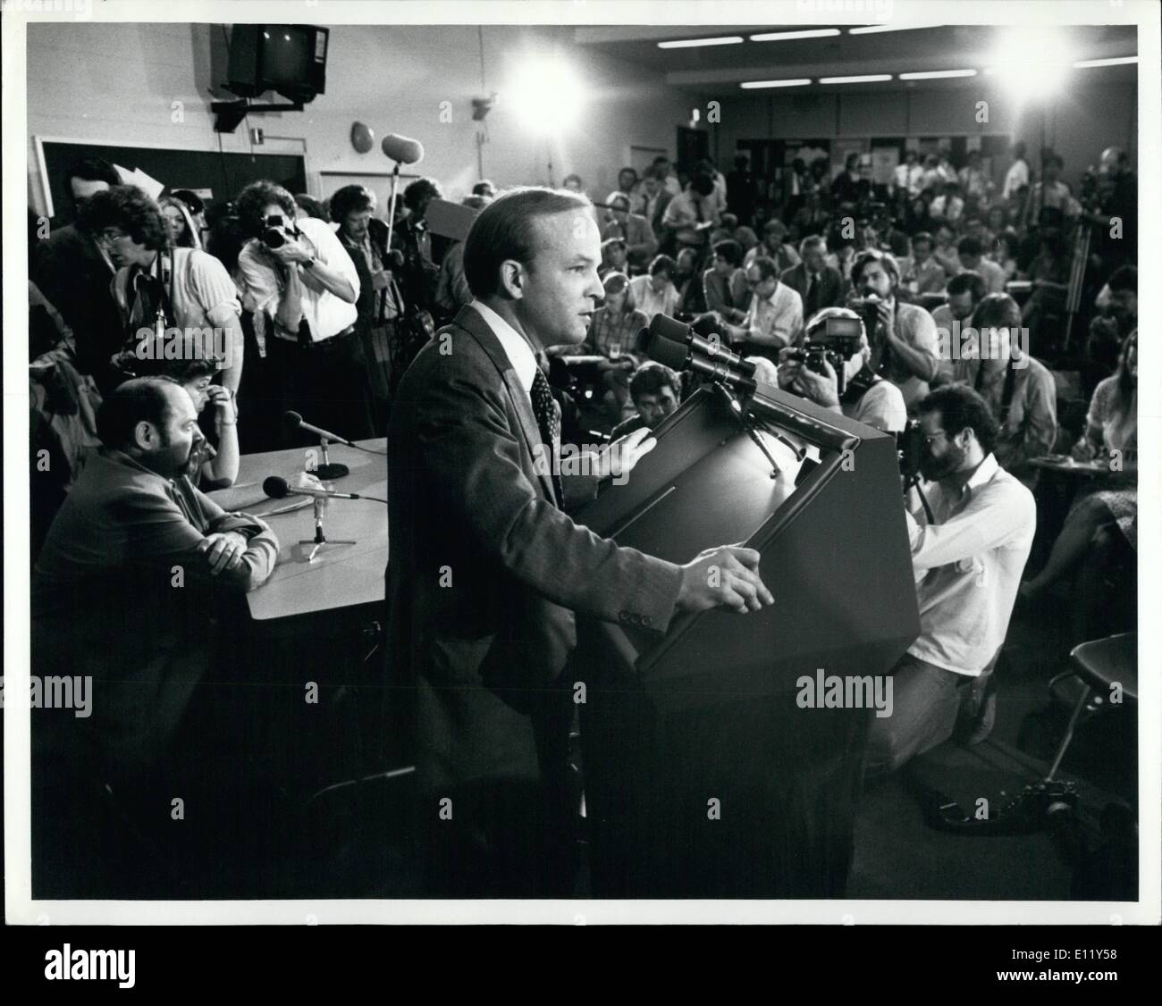 3. März 1981 - spricht Doktor O'Grady, press, Washington D.C. 30. März 1981. George Washington Hospital Arzt Dennis O'Grady spricht zu Reportern am George Washington Hospital unter der Bedingung von Präsident Ronald W. Reagan, der erschossen wurde, nach der Bewältigung einer Union, die heute im Hotel versammelt. Drei weitere wurden auch kritisch bei dem Attentat verletzt. Stockfoto