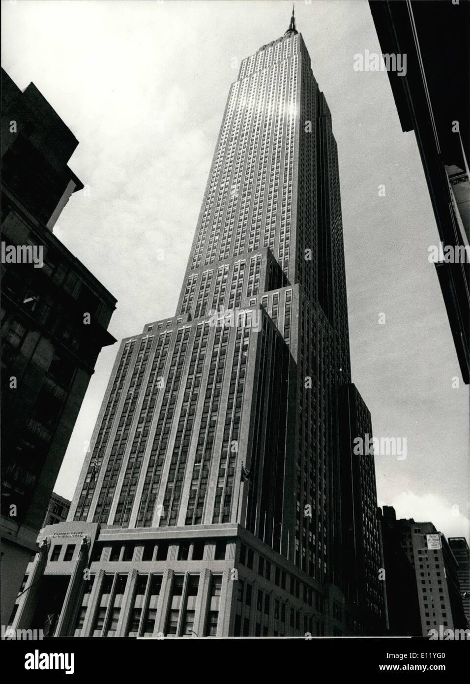 4. April 1981 - 5. Anniverasayr der das Empire State Building, das Empire State building, einmal der weltweit größte Gebäude, ist die Vollendung des 50. Jubiläum am 1. Mai. Obwohl andere riesige Gebäude wie der New York World Center und der Sears-Türme an Chicago Überoberseite 449 Metern '' Empire State '' Handel ist es heute dennoch ein Anziehungspunkt für Tausende von Touristen in New York. Bild zeigt das "Empire State Building" im Zentrum von Manhattan. Stockfoto