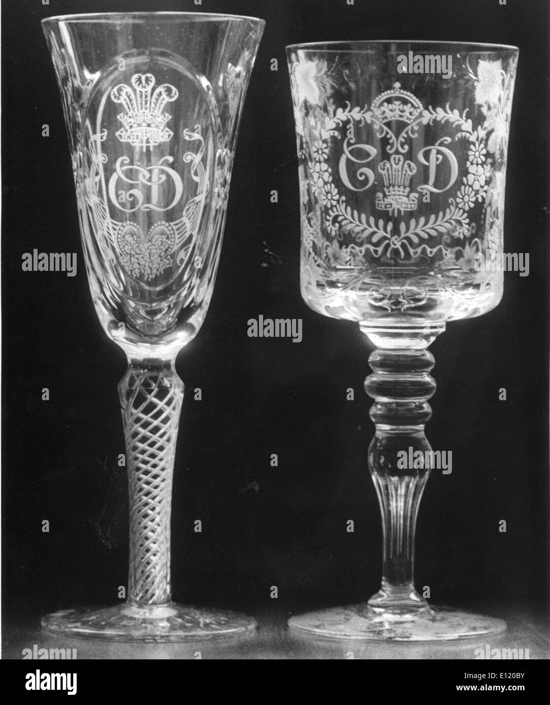 1. August 1981 - London, England, Vereinigtes Königreich - Prinz CHARLES  und DIANA SPENCER Kristall Glas Tassen zum Gedenken an die Hochzeit  Stockfotografie - Alamy