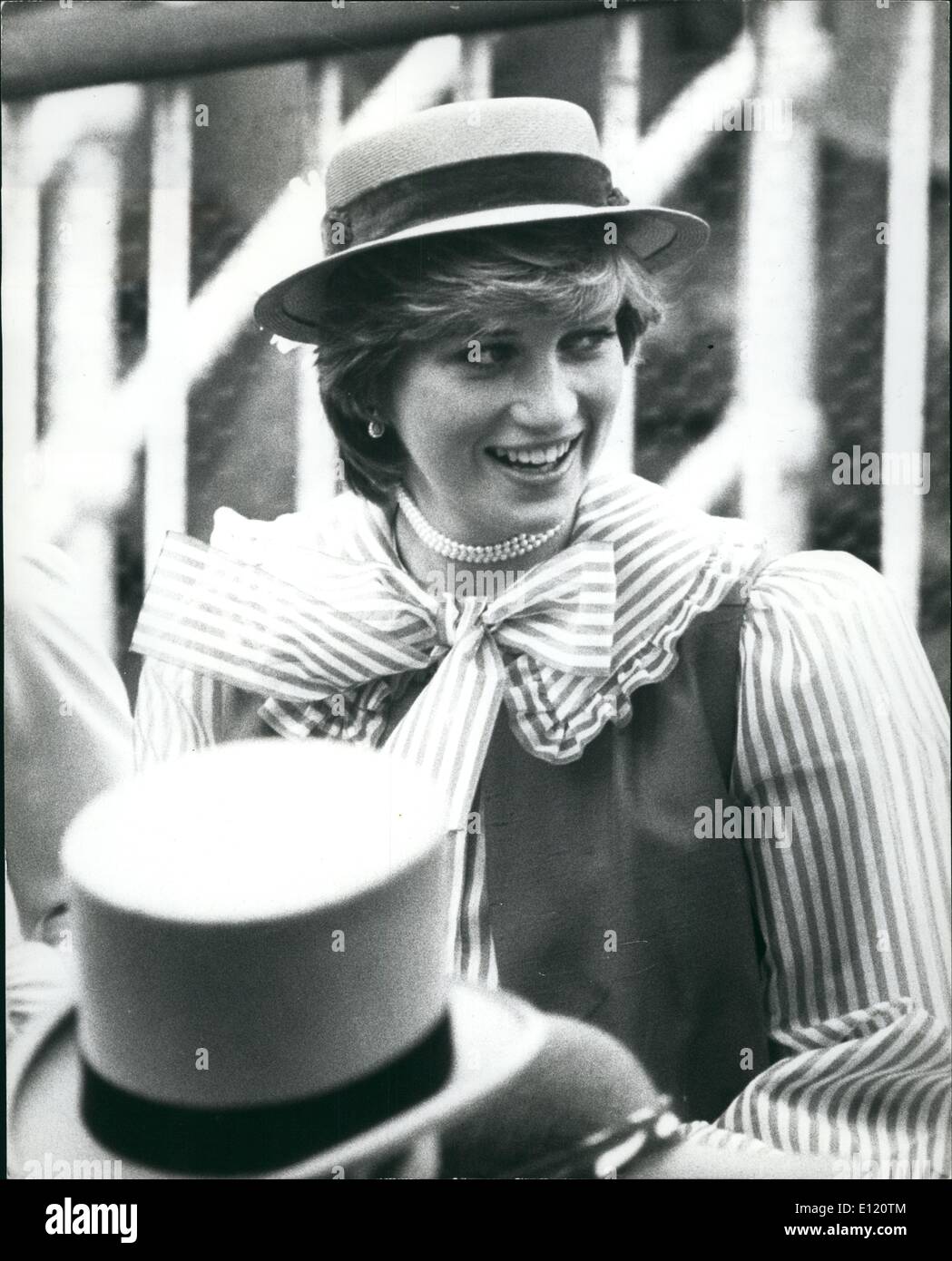 6. Juni 1981 - Lady Diana The Toast Of Ladies' Day in Ascot: Lady Diana Spencer trägt einen roten Stroh Bootsfahrer und rot-weiß gestreifte Candy Bluse in Royal Ascot gestern. Stockfoto