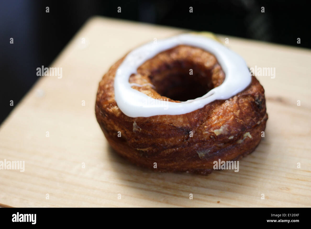 Ein Cronut von einer Bäckerei in Montreal, que. Stockfoto