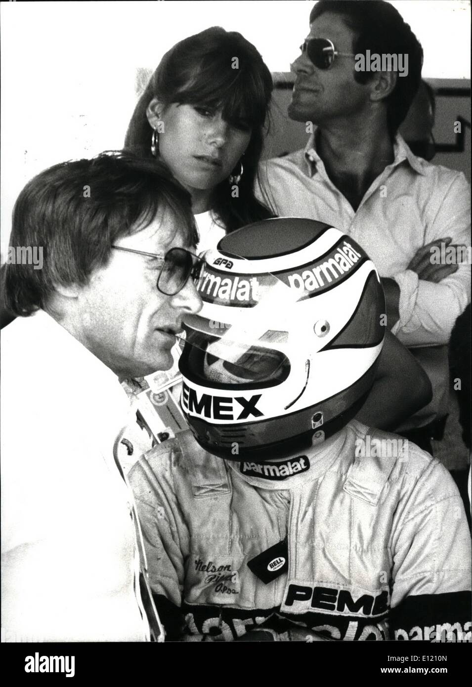 Sept. 09, 1981 - brasilianische Formel-1-Fahrer Nelson Piquet (mit Helm), Team-Chef Bernie Ecclestone (links) und Piquets Freundin Silvia aus Holland (Hintergrund). Keystone Zürich 24.09.81 Stockfoto