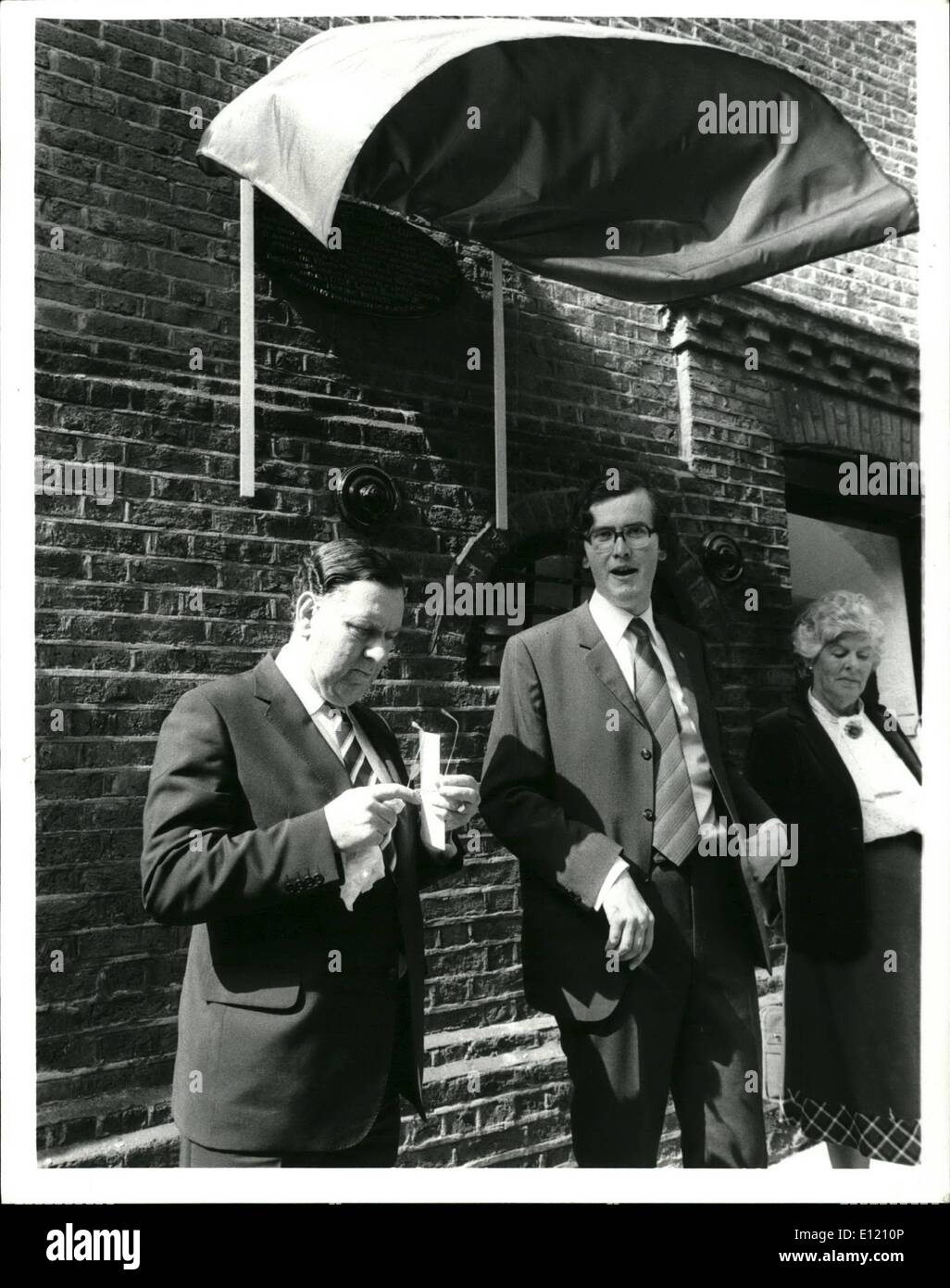 Sept. 09, 1981 - McNee Besuche alte sperren - bis: The Metropolitan Polizei-Kommissar Sir David McNee; enthüllte eine Gedenktafel anlässlich der Stockfoto