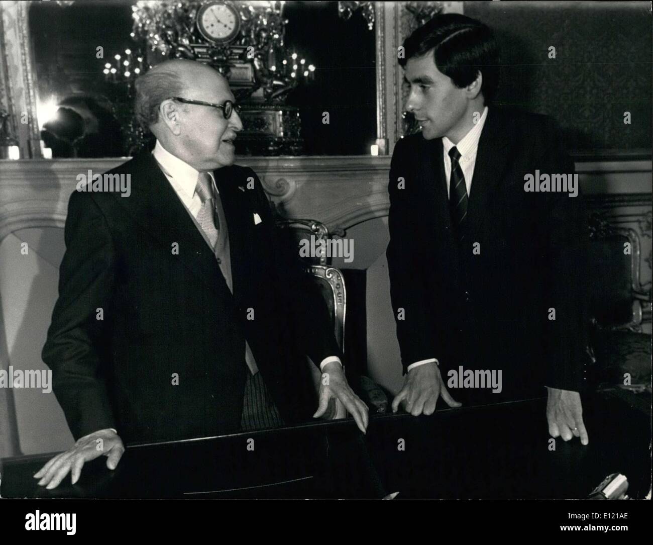 2. Juli 1981 - ist Dassult, ein Vertreter von Oise, das älteste Mitglied der Assemblée nationale. Fillon, ein Vertreter der Stockfoto