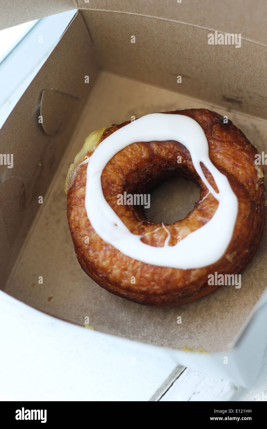 Ein Cronut von einer Bäckerei in Montreal, que. Stockfoto