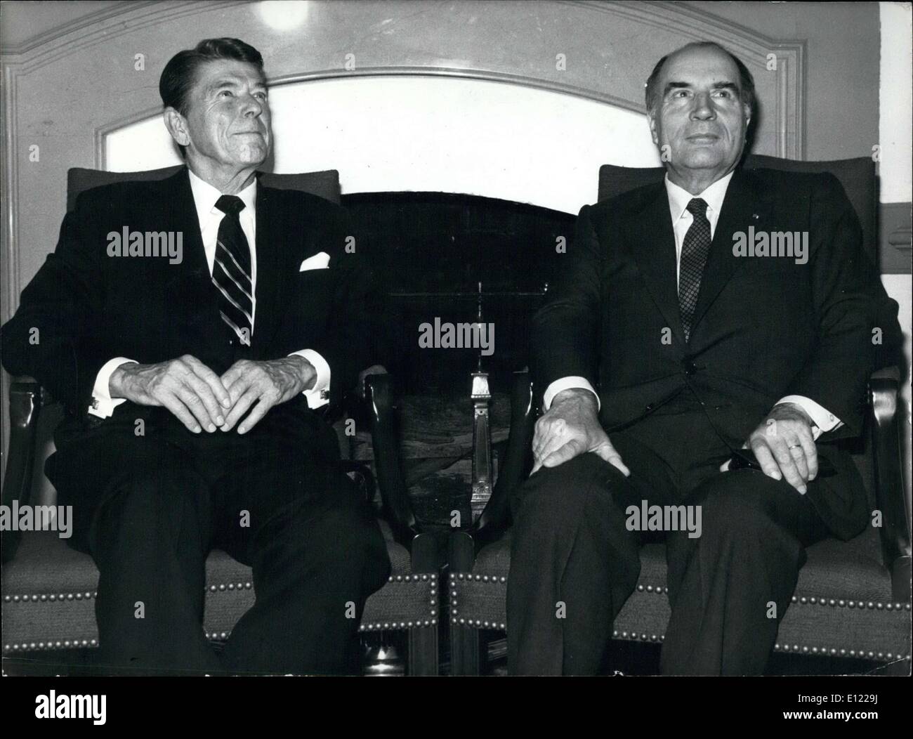 12. März 1982 - Ronald Reagan und Francois Mitterand Stockfoto