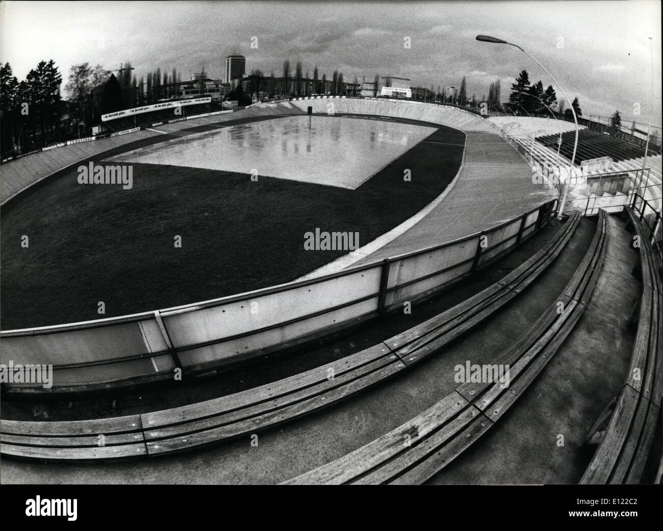 6. Juni 1983 - Website von Cycling World Championships 1983: Dies ist der Radweg in Zürich - Oerlikon (Schweiz), wo der Bahnrad-WM vom Aug. 22, 28. August 1983 findet. Stockfoto