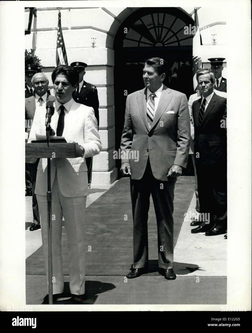 22. Juli 1983 - Gemayel gemeinsame Erklärung: libanesische Präsident Amin Gemayel liefert seinerseits eine gemeinsame Erklärung zum Abschluss der heute ein Mittagessen treffen im Weißen Haus. Ist ganz rechts im Foto Robert C. McFarlane, genannt als persönlicher Vertreter des Präsidenten Reagan im Nahen Osten erfolgreich Botschafter Philip Habib. Stockfoto