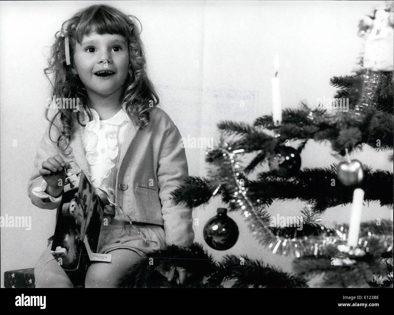 12. Dezember 1984 - Weihnachts - Event des Jahres: Kinder sind eifrig auf der Suche nach Weihnachten, eines das wichtigste Ereignis in ihrem Leben vorwärts, weil einige Wünsche erfüllt wahrscheinlich sein werden. Stockfoto