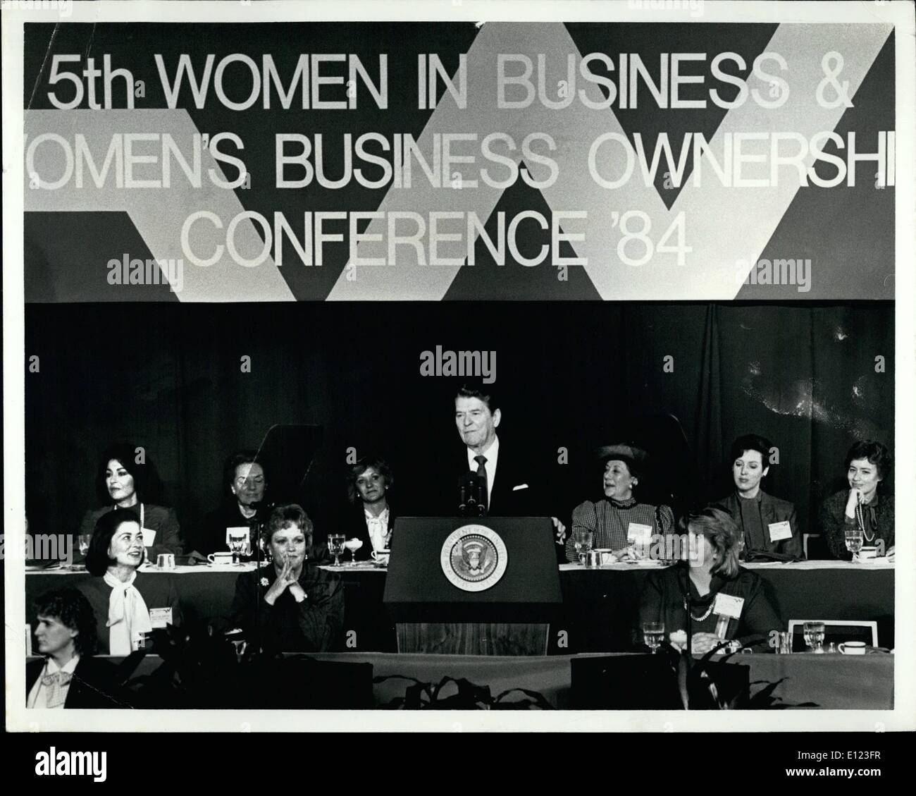 4. April 1984 - Präsident Ronald Reagan die 5. Frau angesprochen "Business-Eigentum-Konferenz im grand Hyatt Hotel in Stockfoto