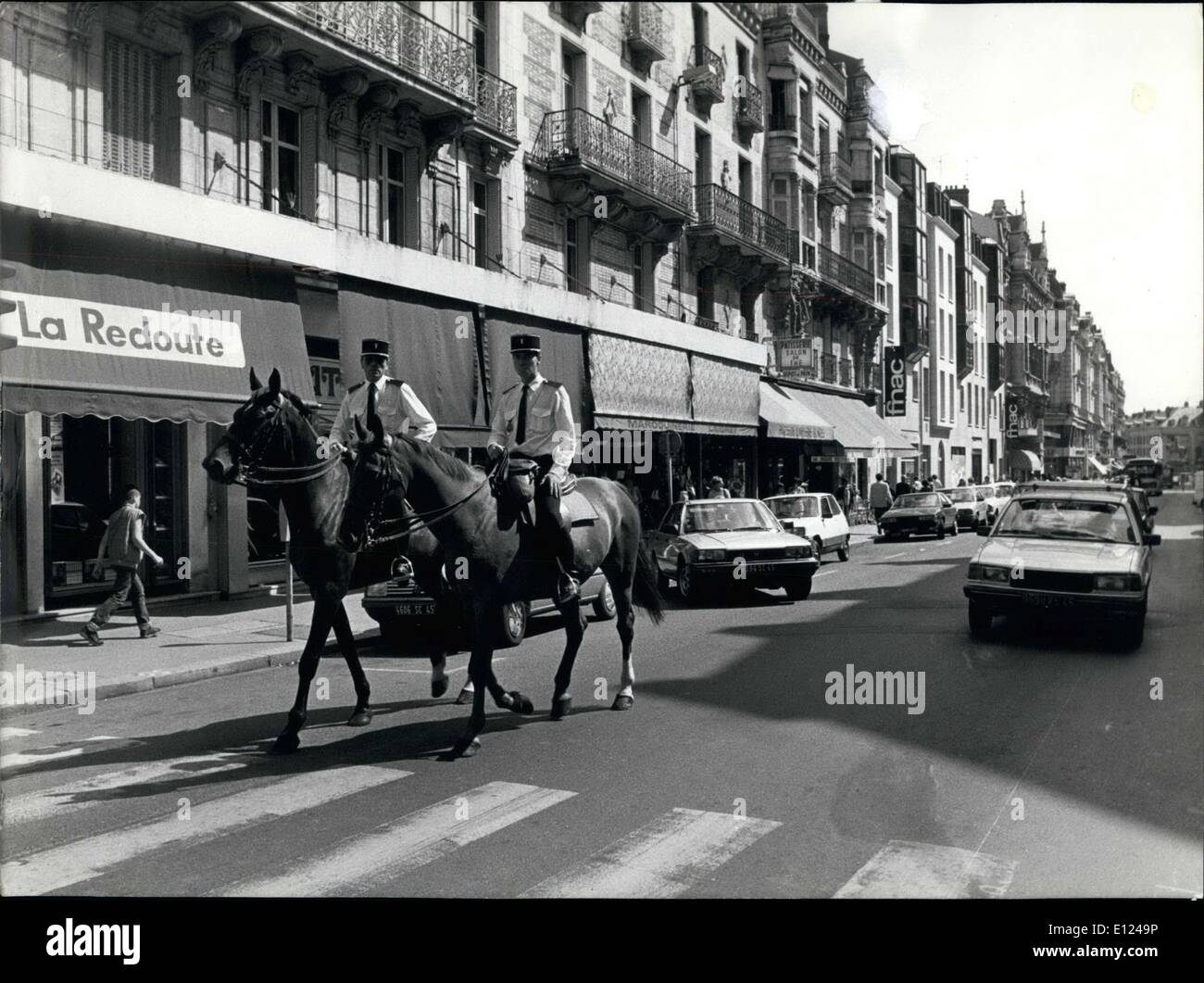 5. August 1985 - zurück städtische Polizei auf Pferd in Orleans Stockfoto 5. August 1985 - zurück städtische Polizei auf Pferd in Orleans Stockfoto