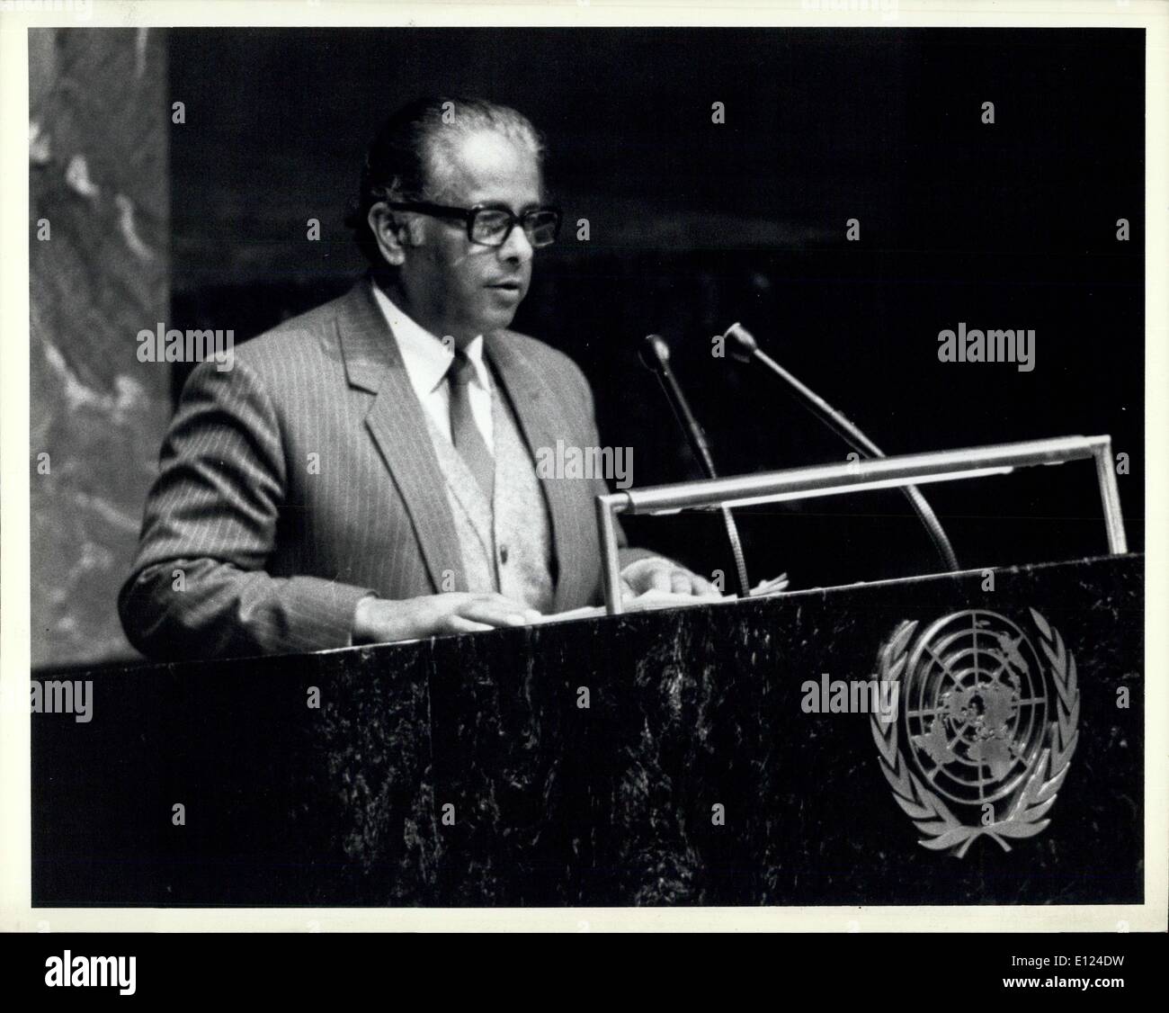 11. Oktober 1984 - dreißig - neunte regelmäßige Sitzung von der Generalversammlung: Die Vereinten Nationen Generalversammlung, die seiner 39. ordentlichen Tagung am Nachmittag des 18. September gewählt als der Präsident Paul J.F. Lusaka, ständiger Vertreter der Sambia bei den Vereinten Nationen begonnen. Wie von der Versammlung im Jahr 1981 verkündet, wurde der internationale Tag des Friedens am Tag Eröffnung der neuen Sitzung beobachtet. Die Vereinten Nationen hat jetzt 159 Mitgliedsstaaten. Sechs weitere Staaten und dreizehn Organisationen haben Beobachterstatus Stockfoto