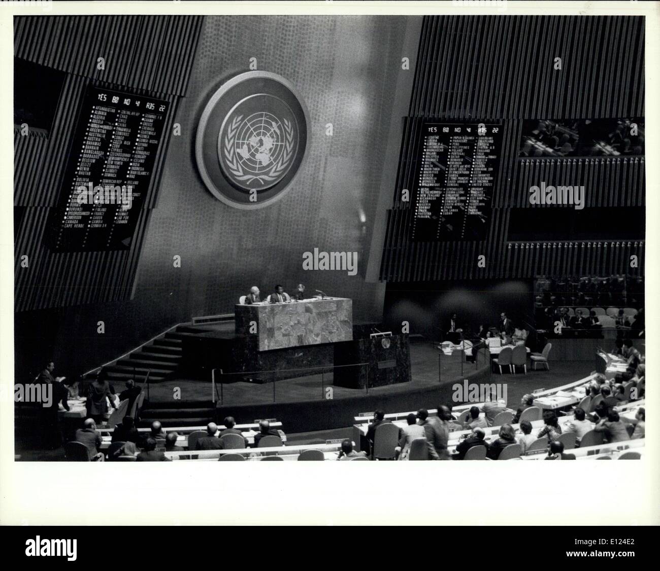 17. Oktober 1984 - dreißig - neunte regelmäßige Sitzung von der Generalversammlung: Die Vereinten Nationen Generalversammlung, die seiner 39. ordentlichen Tagung am Nachmittag des 18. September gewählt als der Präsident Paul J.F. Lusaka, ständiger Vertreter der Sambia bei den Vereinten Nationen begonnen. Wie von der Versammlung im Jahr 1981 verkündet, wurde der internationale Tag des Friedens am Tag Eröffnung der neuen Sitzung beobachtet. Die Vereinten Nationen hat jetzt 159 Mitgliedsstaaten. Sechs weitere Staaten und dreizehn Organisationen haben Beobachterstatus Stockfoto