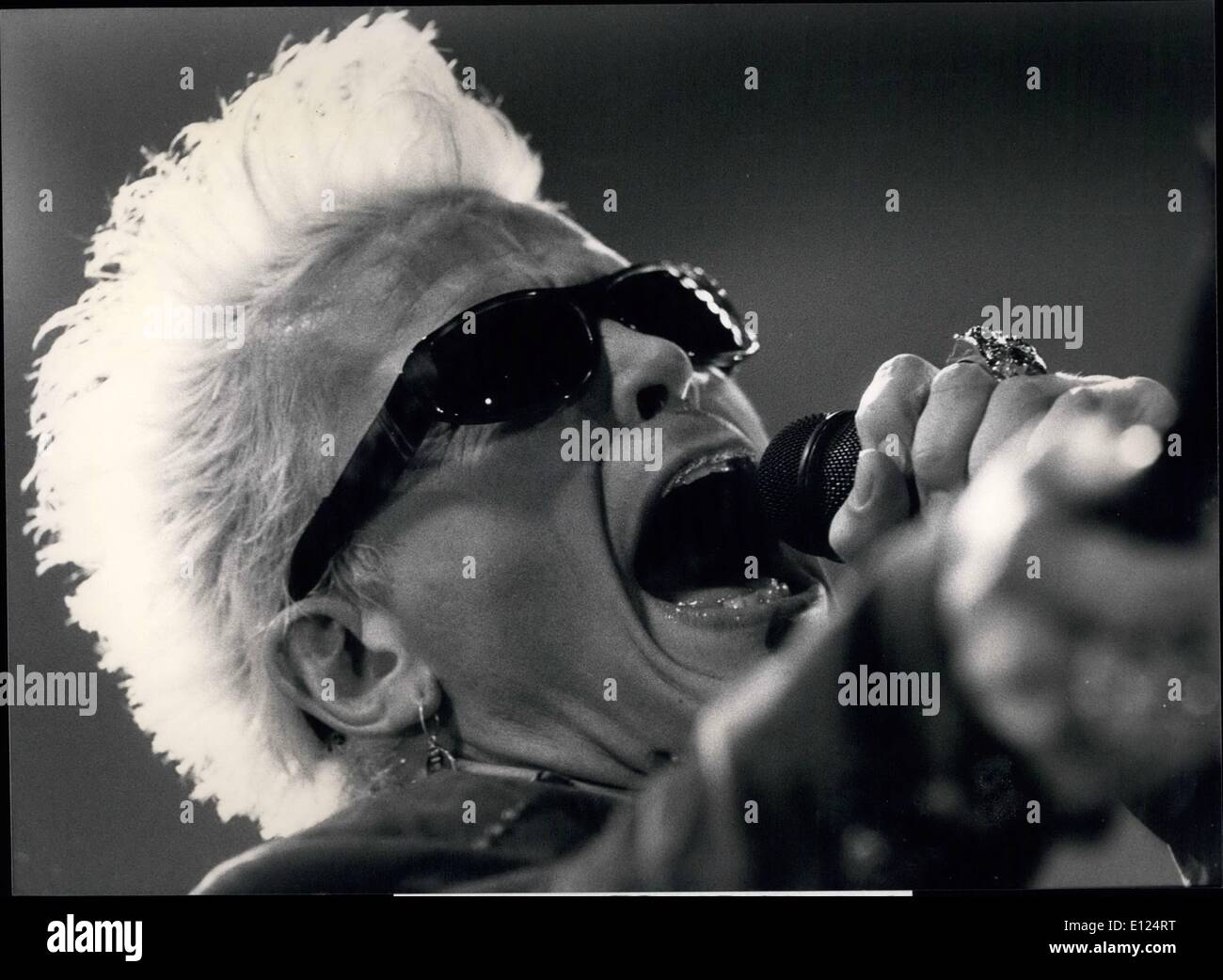 12. Dezember 1990 - Billy Idol in Zürich für Ihre Filery: englische Pop-Sänger Billy Idol Sun Dec 9 im Hallenstadion in Zürich. Stockfoto