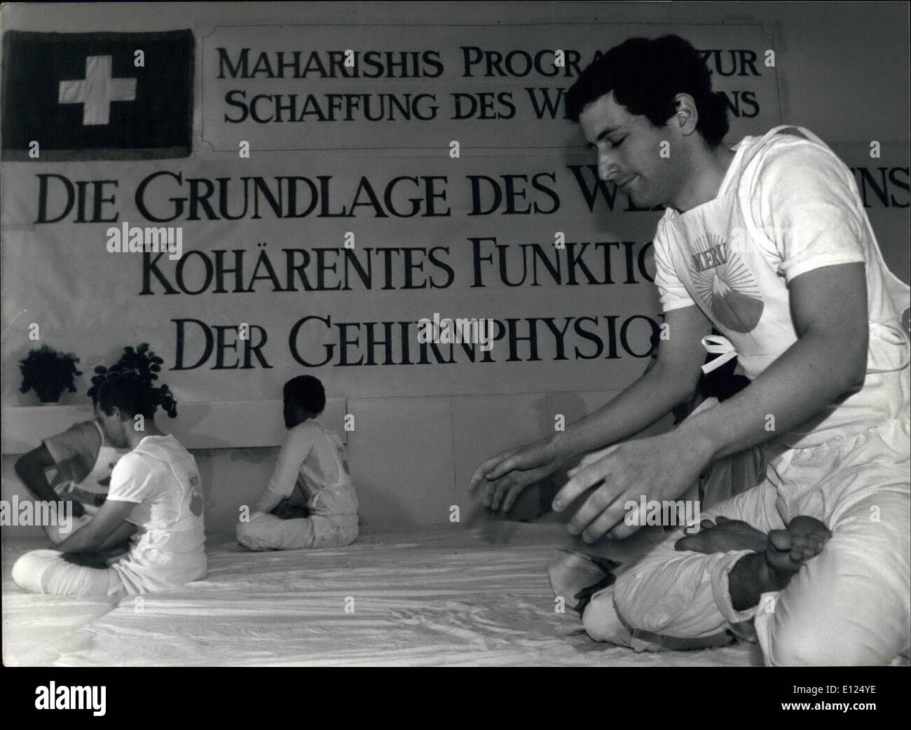 8. August 1986 - meditativen Start: Schüler von Maharishi MAhesh Yogi haben keine kleine Ziele. In ihrer Mitte in schön Stockfoto